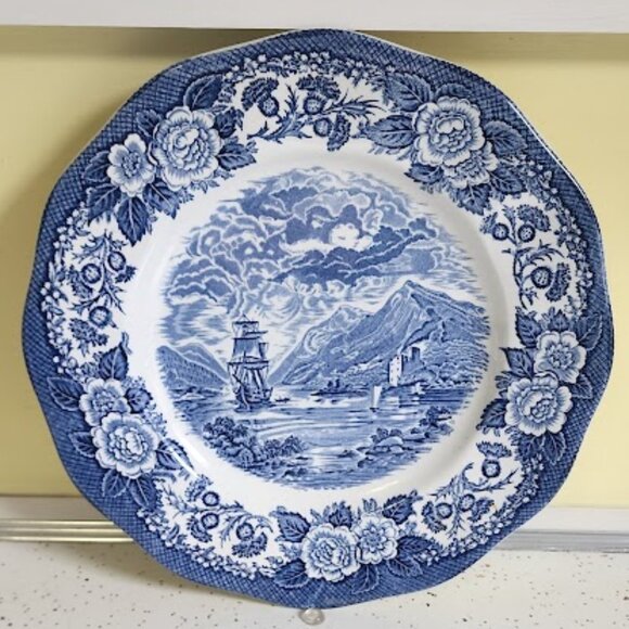 Lachs of Scotland "Loch Dich" Royal Warwick Collectible Plate - Picture 1 of 2